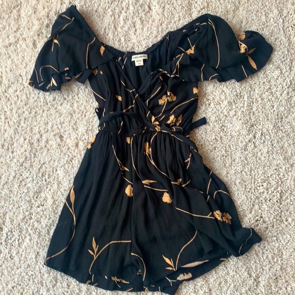 Billabong Romper, Size Small - Picture 1 of 1
